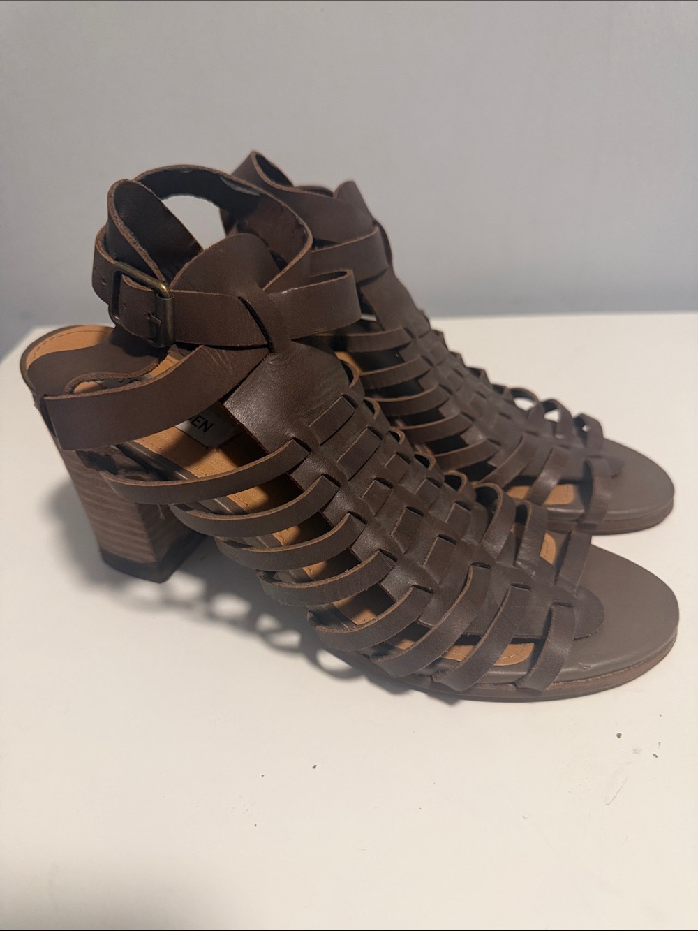 BROWN STEVE MADDEN BLOCK HEEL LEATHER OPEN TOE WOVEN SANDAL